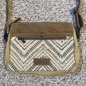 Sixtease Canvas Crossbody Bag Leather Trim Brown Tan Pockets Neutral EUC